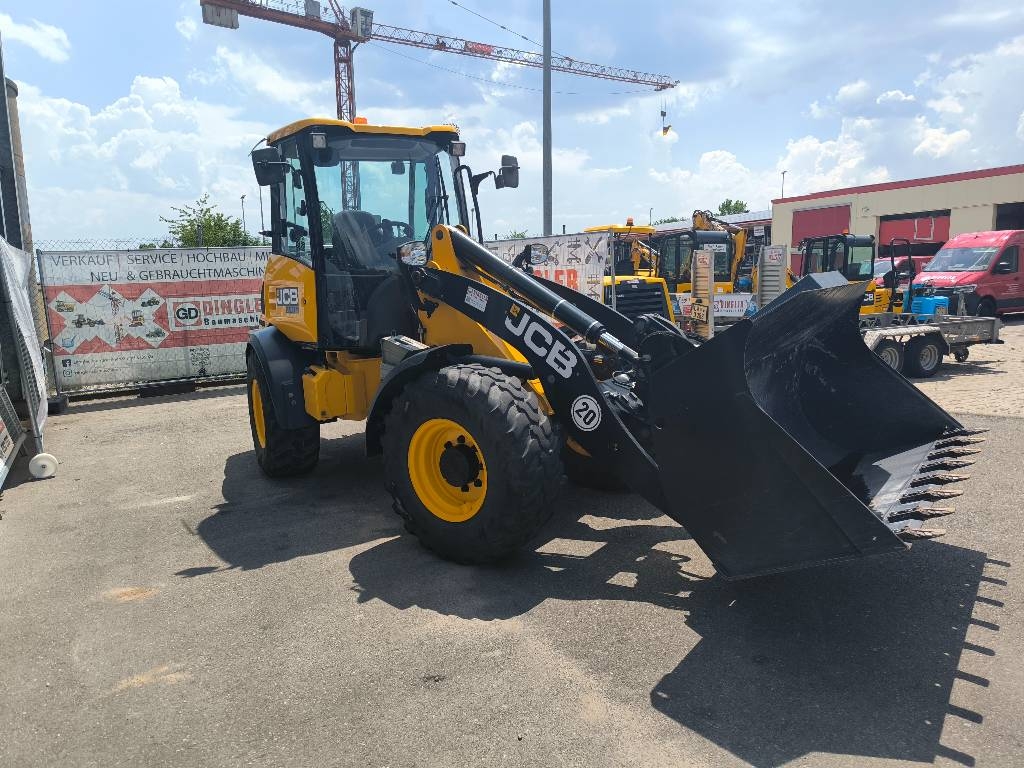 Chargeuse sur pneus JCB 409 — occasion 2023, 900 h