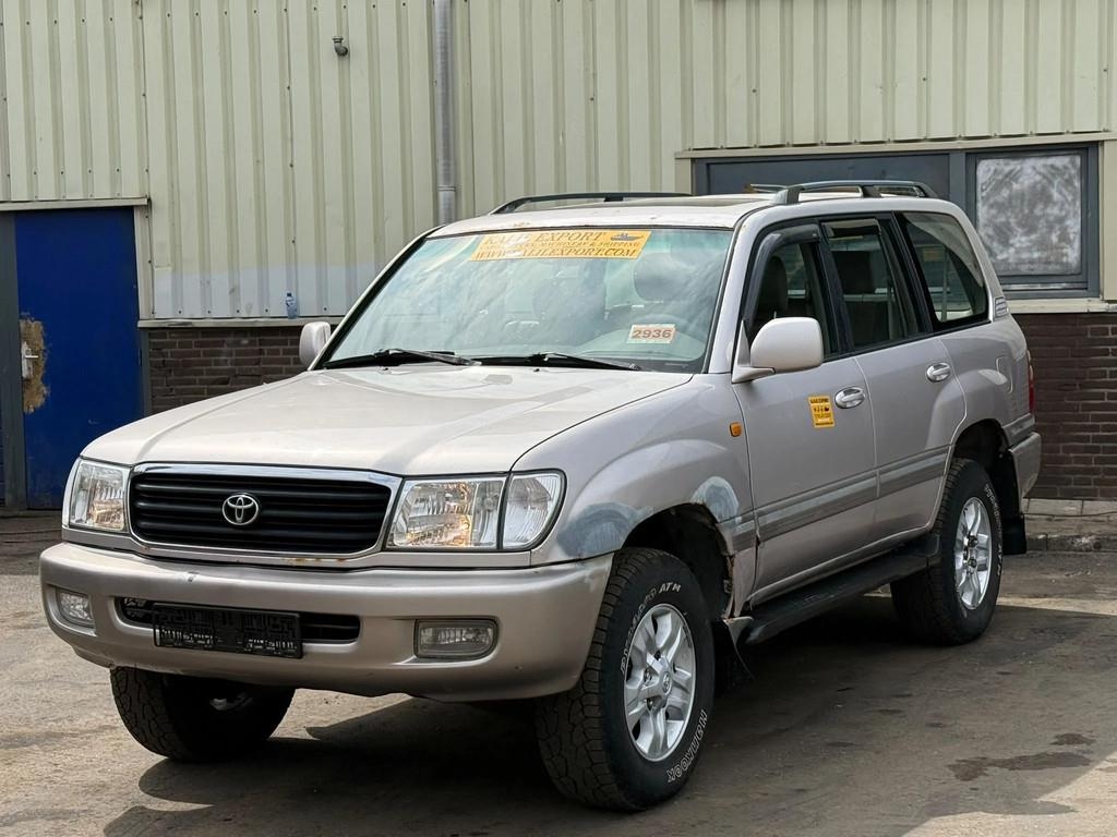Toyota Land Cruiser SUV - V8 - Petrol - 4x4 4WD - Automat