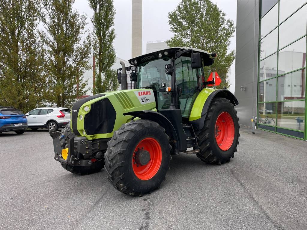 Traktor Arion 640