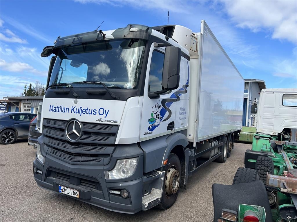Mercedes-Benz Actros 2545