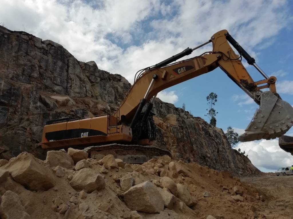 CAT 390 D L ME