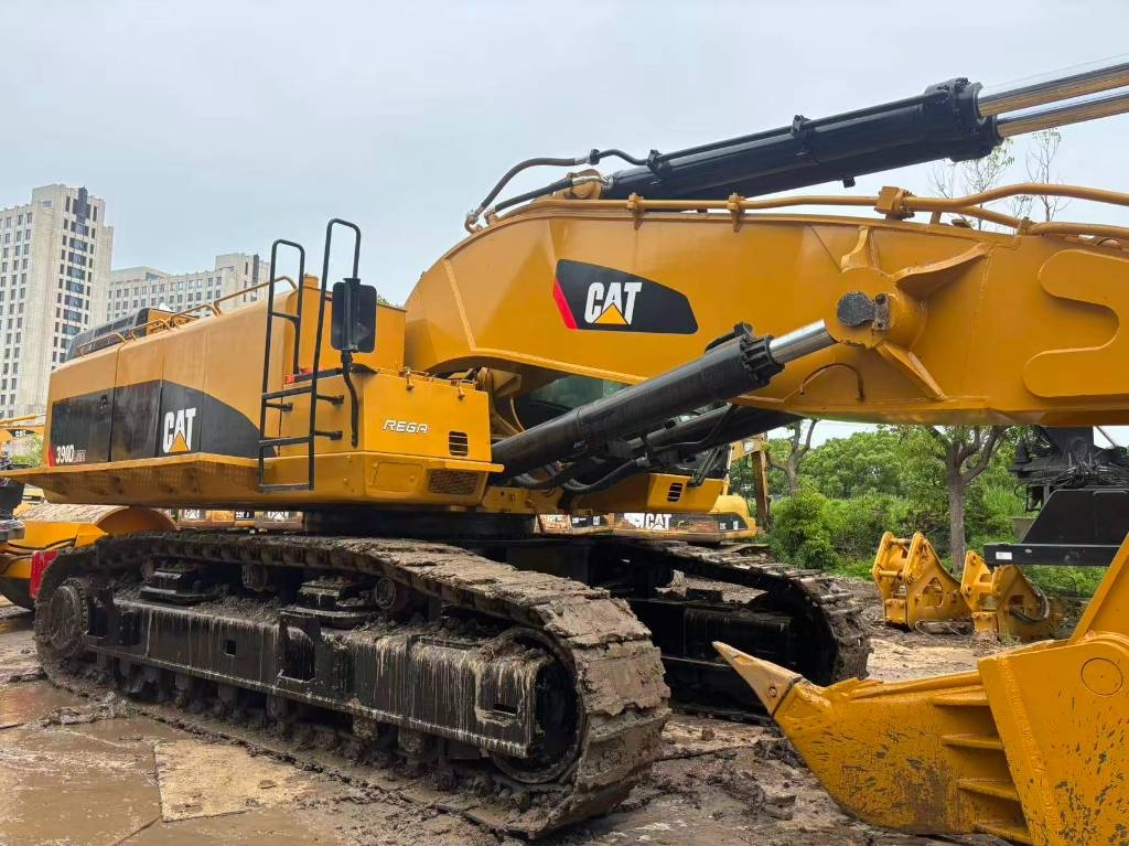 Pelle sur chenilles Caterpillar 390 D L ME — occasion 2024, 2 200 h