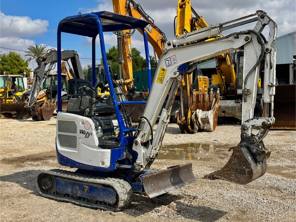 Yanmar Vio 17