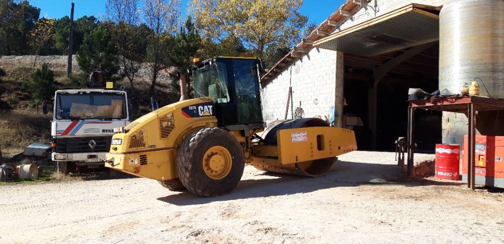 CAT compactador CS76XT