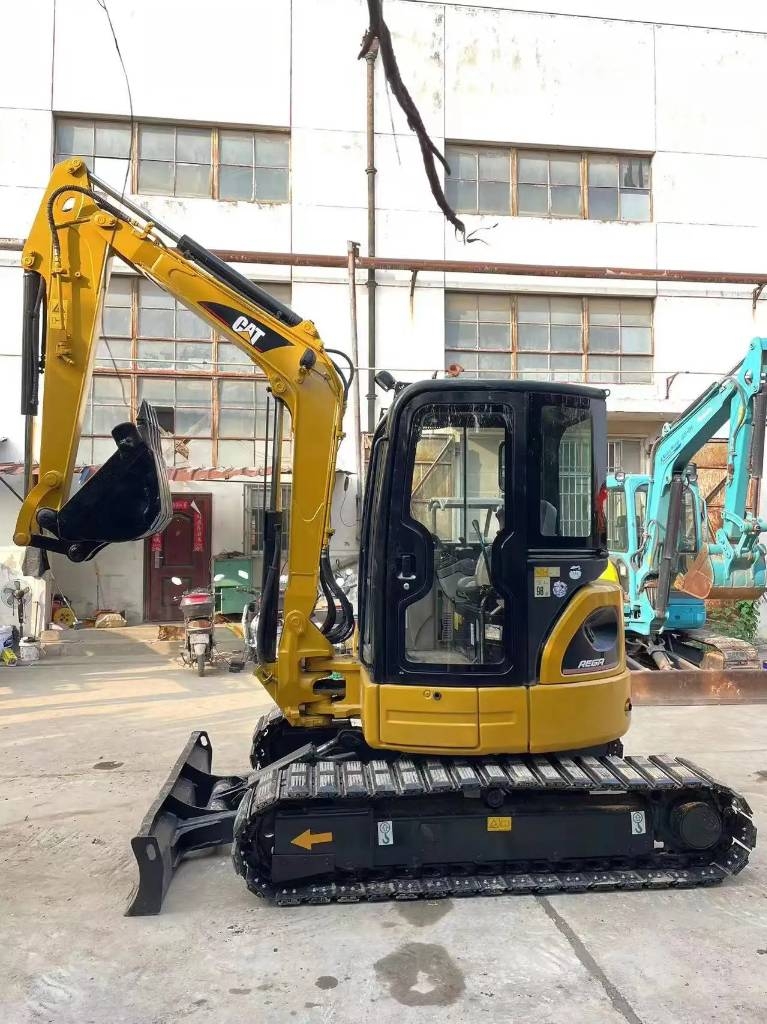 Mini-pelle Caterpillar 303.5 C CR — occasion 2023, 1 500 h