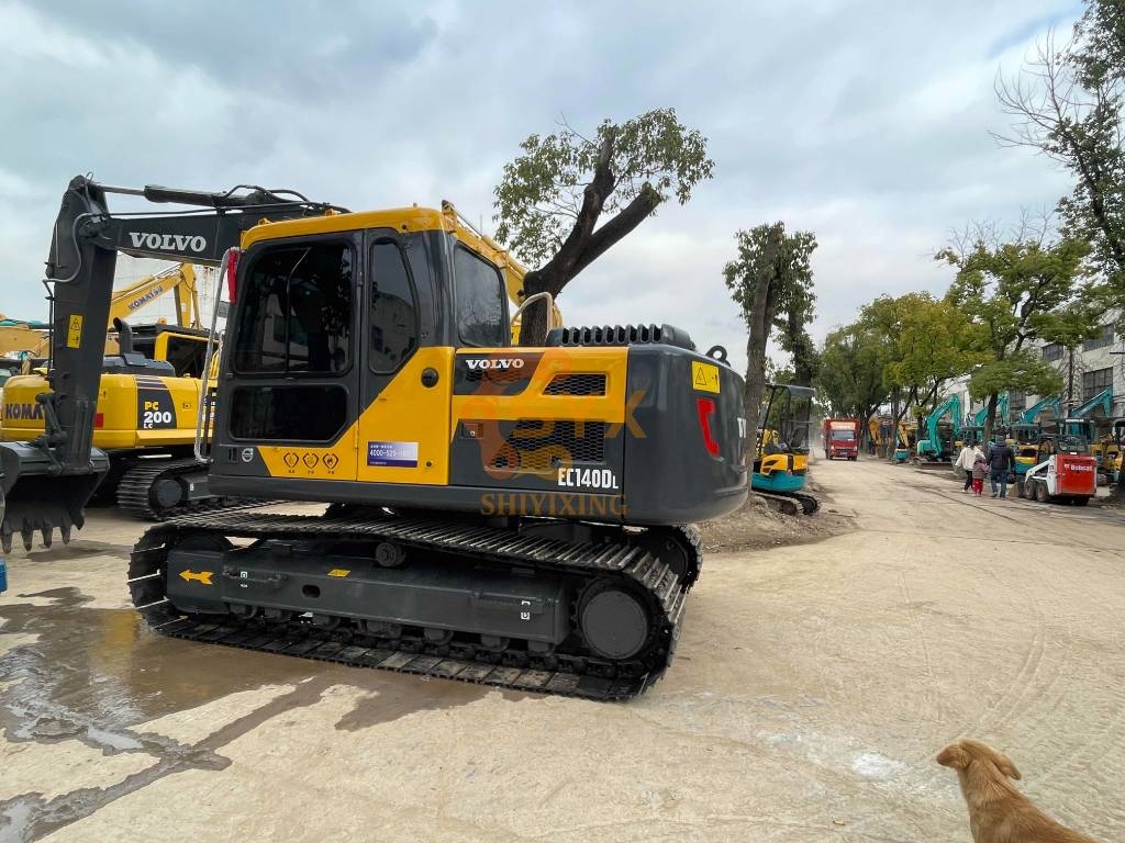 Pelle sur chenilles Volvo EC 140 D — occasion 2023, 1 858 h