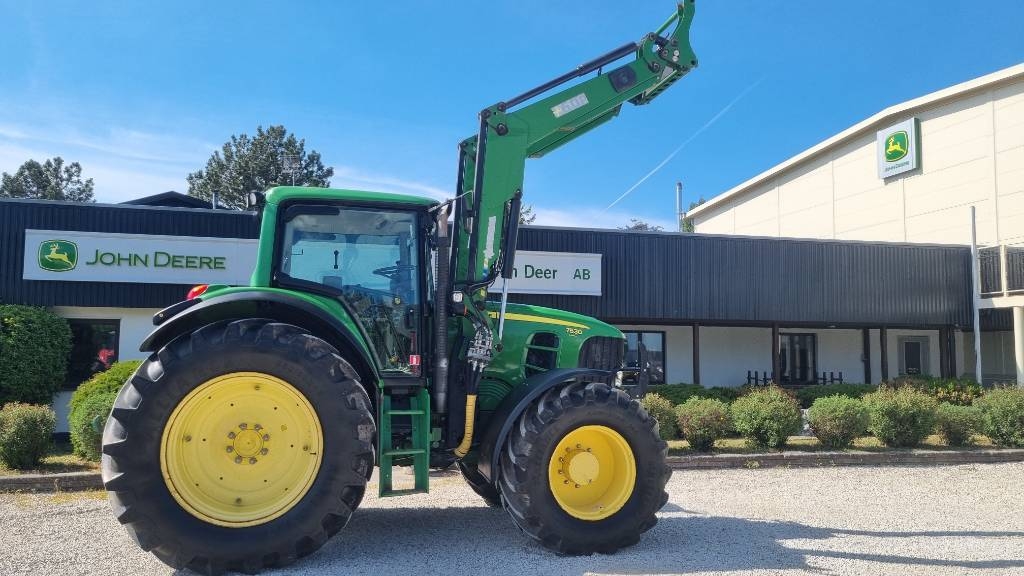 John Deere 7530