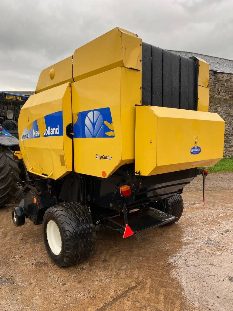 New Holland BR 750 A