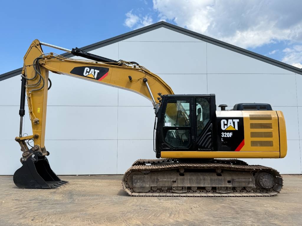 CAT 320FL - New Bucket / Hammer Lines / Camera