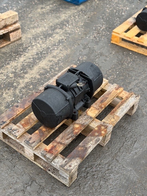 Bauer SILNIK WIBRACYJNY