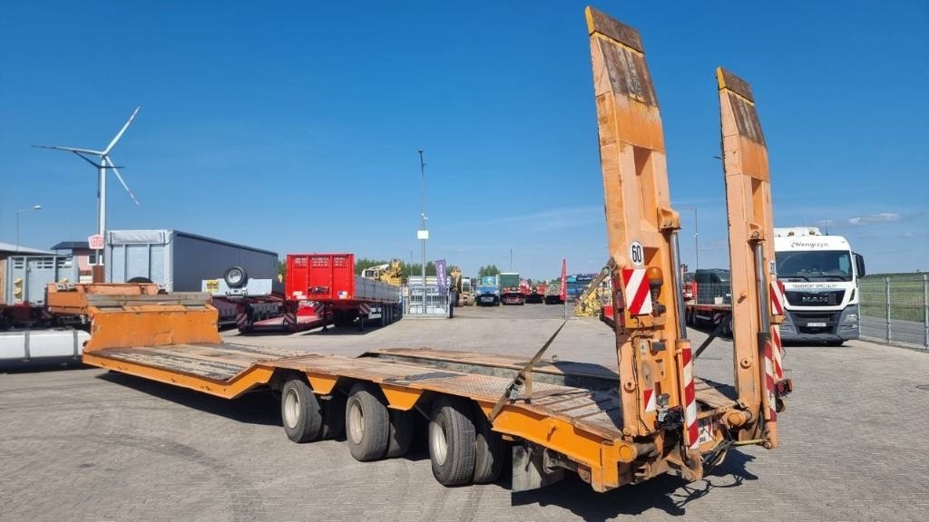 Müller-Mitteltal 3 axle | Radmulden | Hydraulic ramp