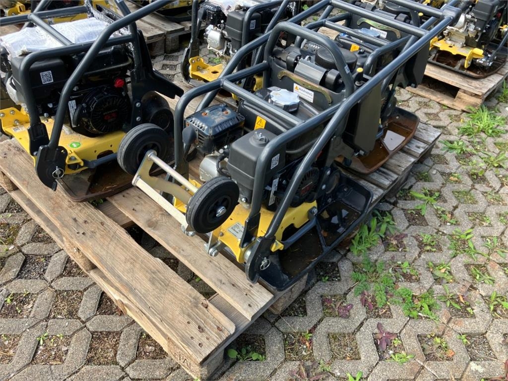 Plaque vibrante Bomag DE BP 20/50 Stage V/CARB P.3 — occasion 2023