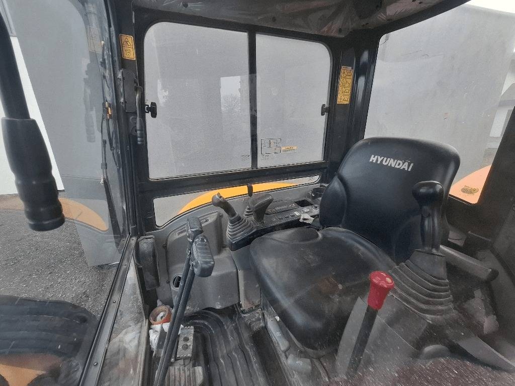 Hyundai R30 Z-9AK