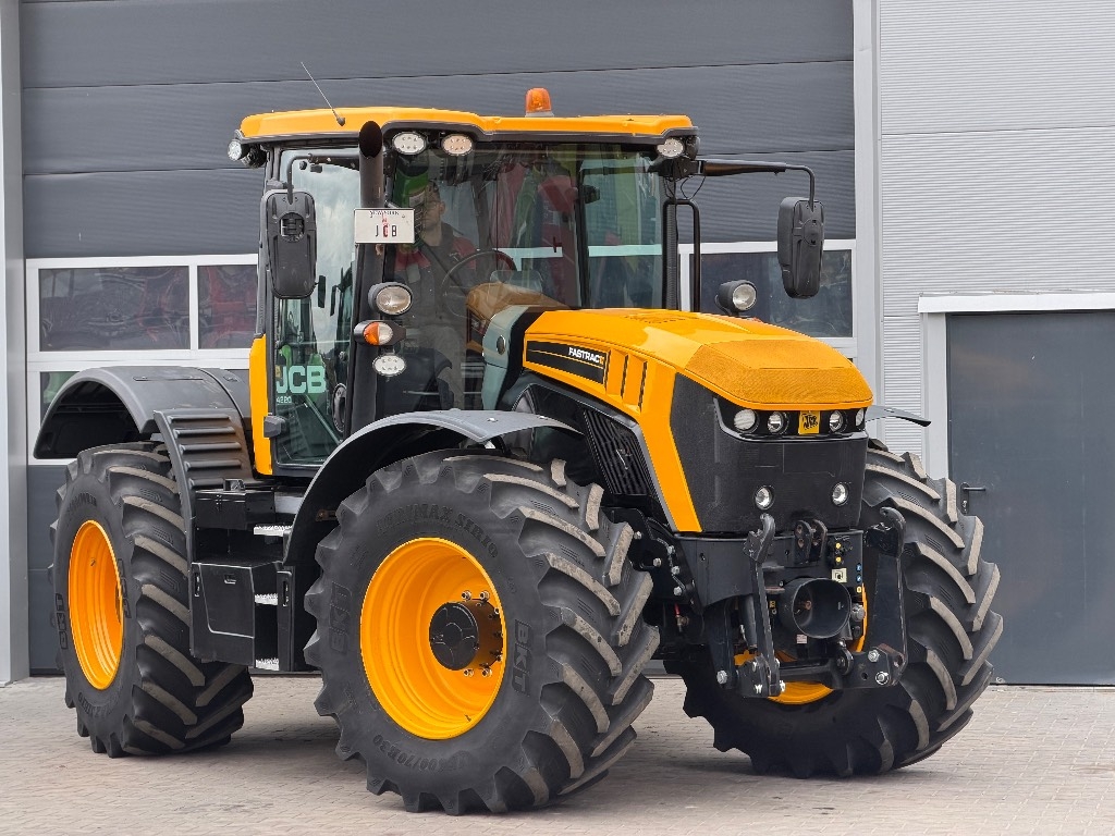 JCB Fastrac 4220