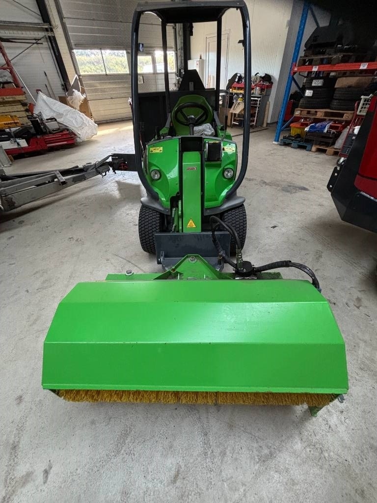 Avant 220
