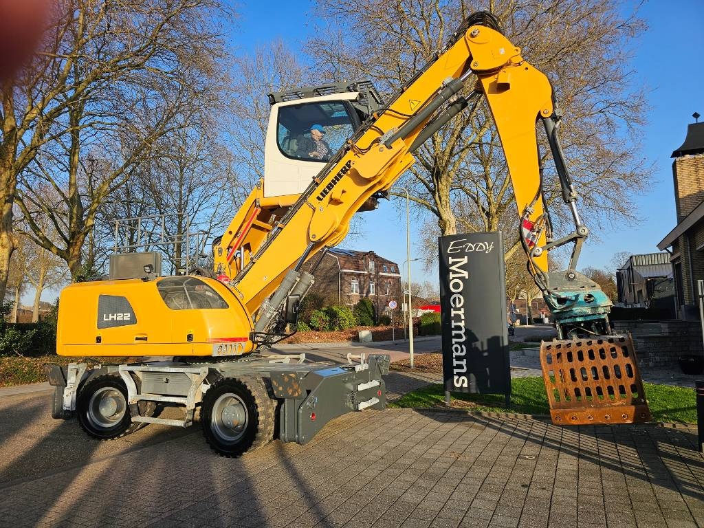 Liebherr LH 22 M Litronic With Sorting Grab