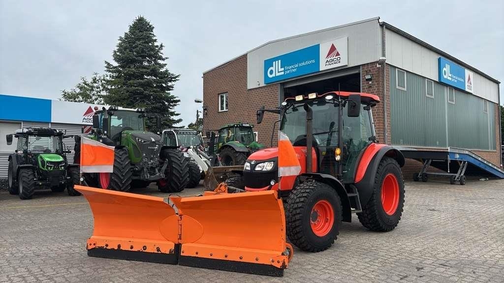 Kubota M4073 Tractor