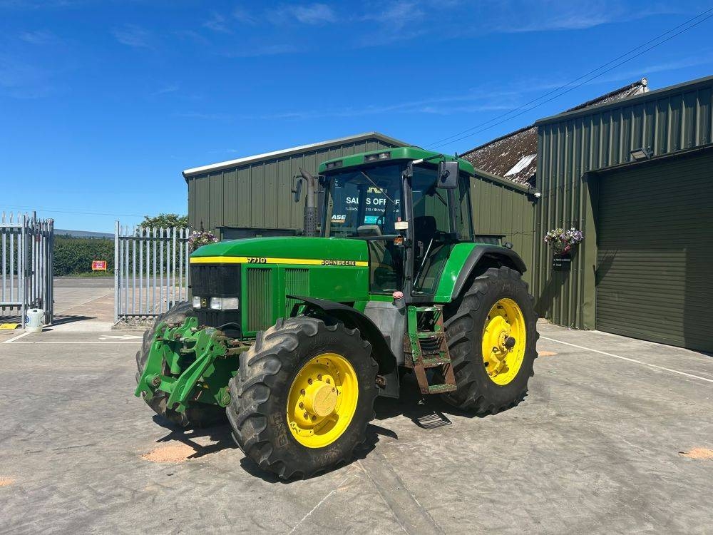John Deere 7710