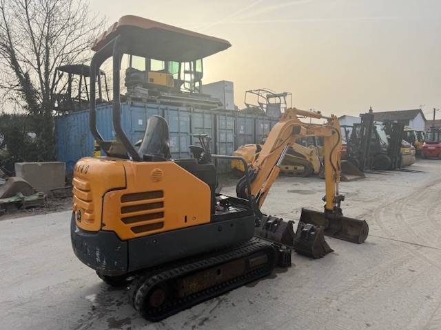 Hyundai R16-9