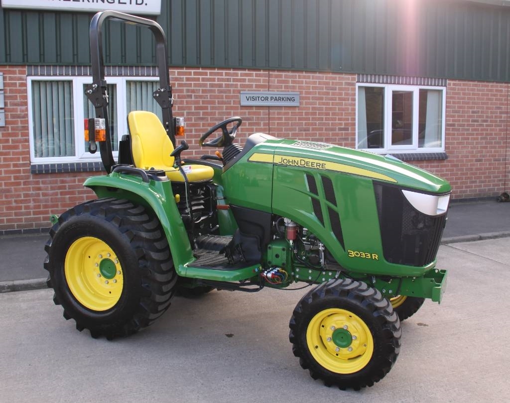 John Deere 3033R Compact tractor