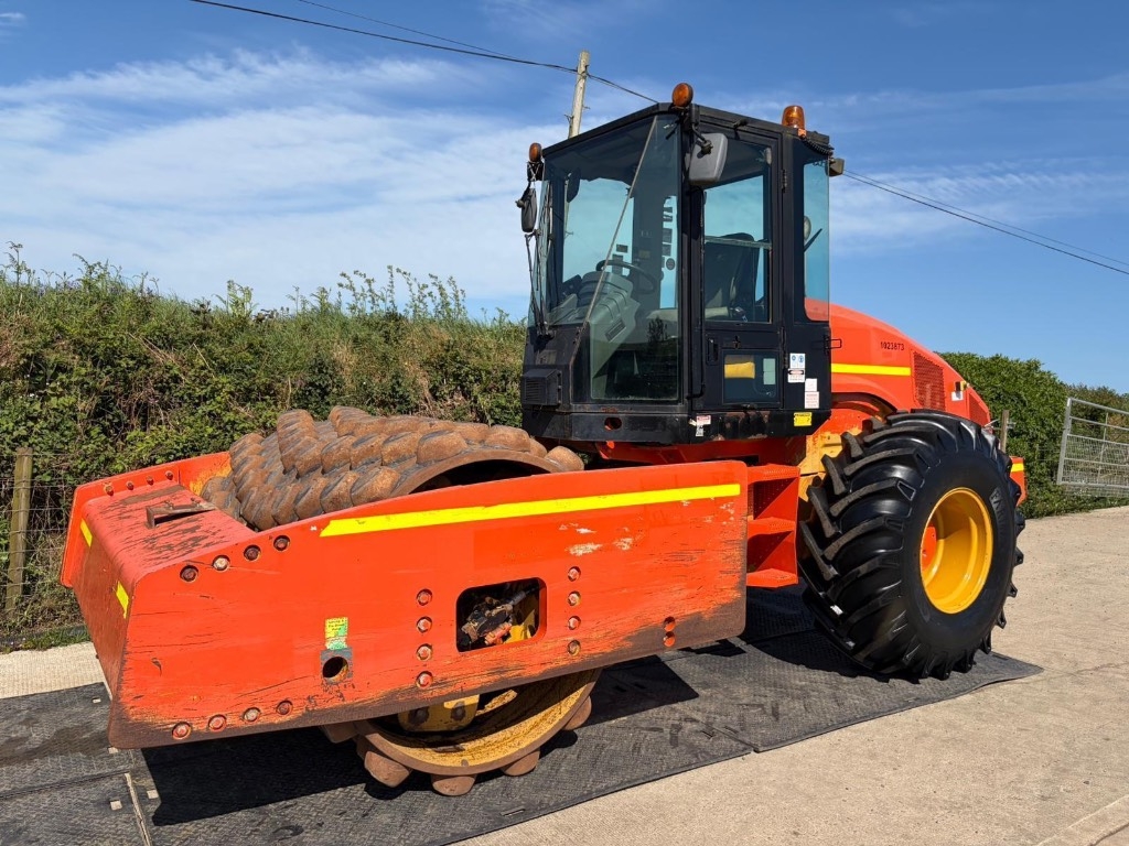 Rouleau monocylindre Caterpillar CP 76 — occasion 2010, 4 996 h
