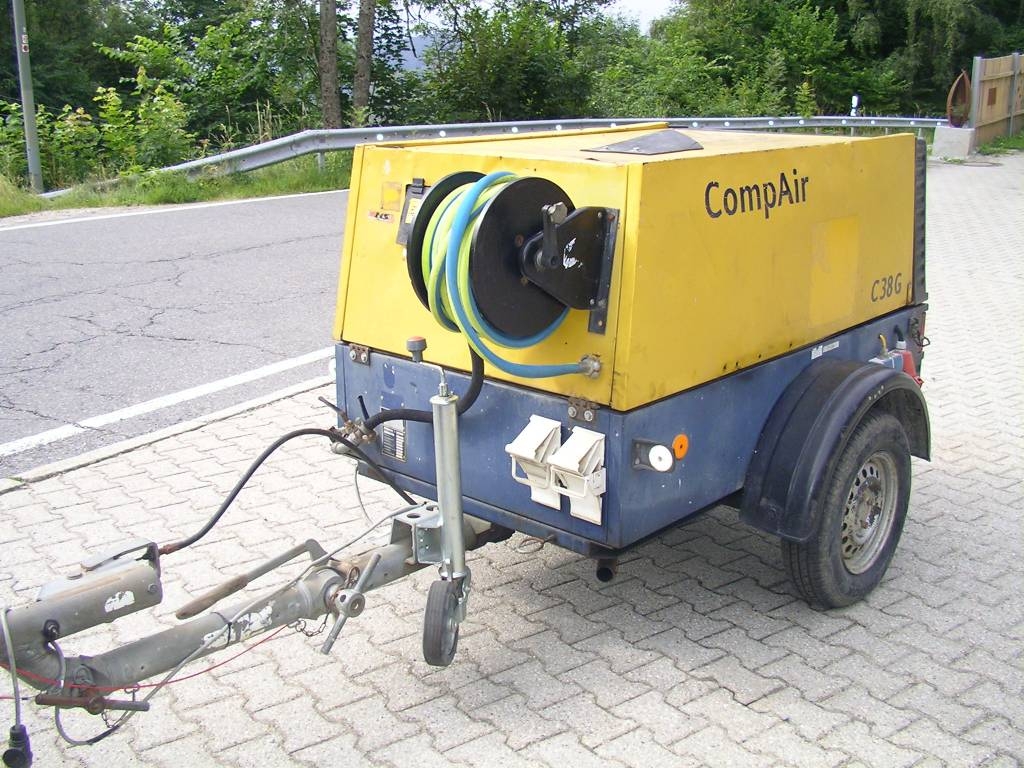 Compresseur Compair C38 G — occasion 2002, 3 300 h