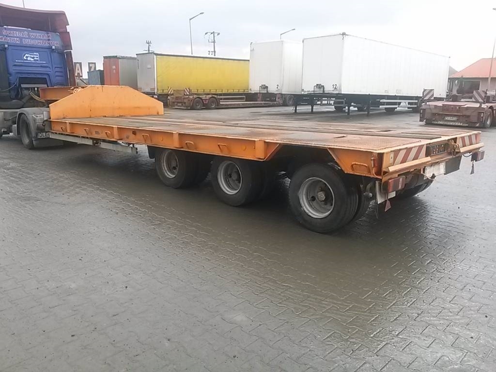 Naczepa niskopodwoziowa typu semi Goldhofer STPN3