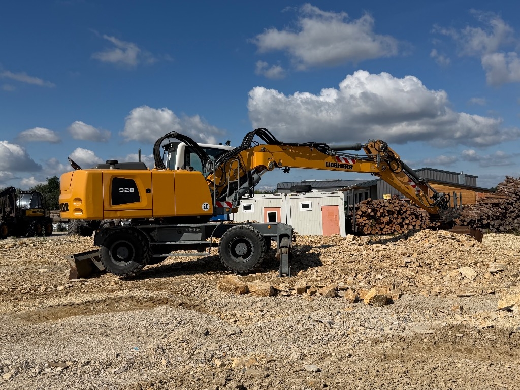 Pelle sur pneus Liebherr A 928 Radbagger 924 Heavy 920 — occasion 2015, 9 112 h