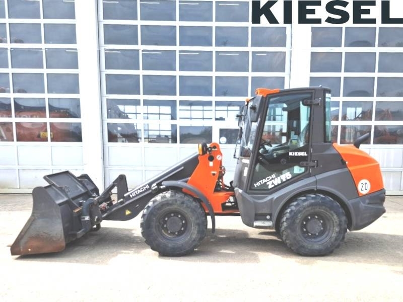 Chargeuse compacte Hitachi ZW 75-6 — occasion 2023, 700 h