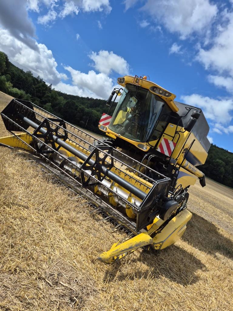 New Holland CSX 7050