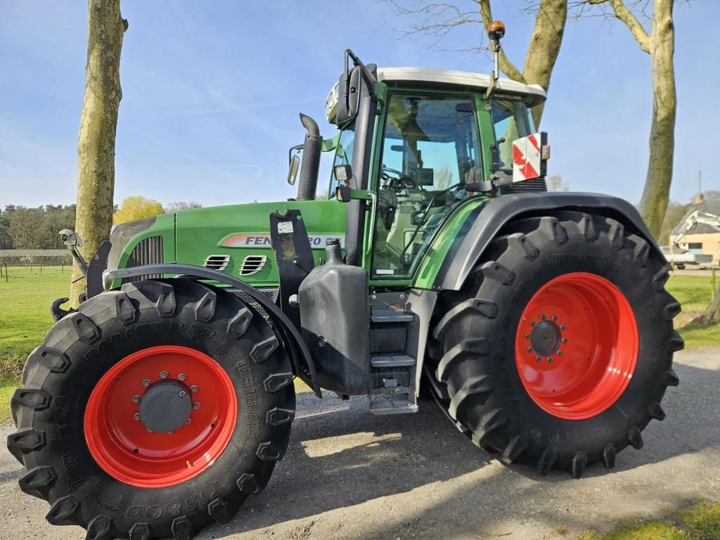 Fendt 820 Com3 Vario TMS mit Trible GPS. 818 718 716