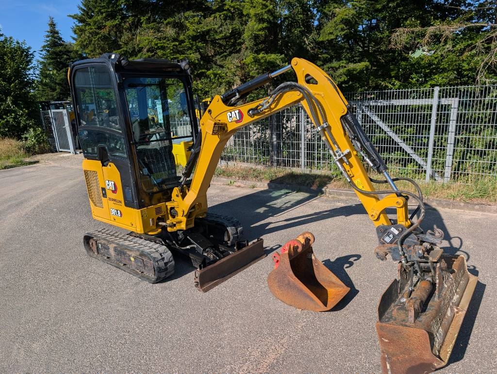 Mini-pelle Caterpillar 301.8 — occasion 2023, 1 595 h