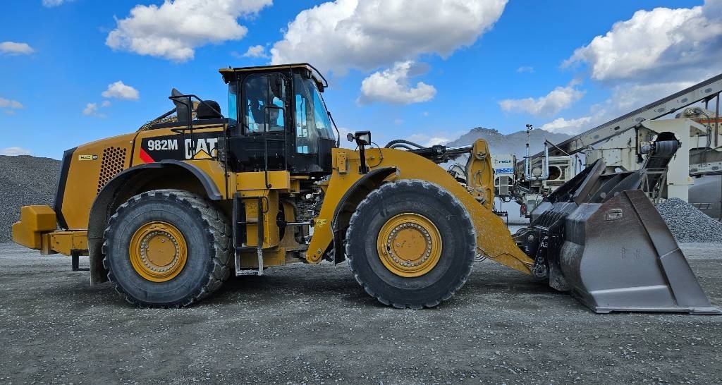 CAT 982 M