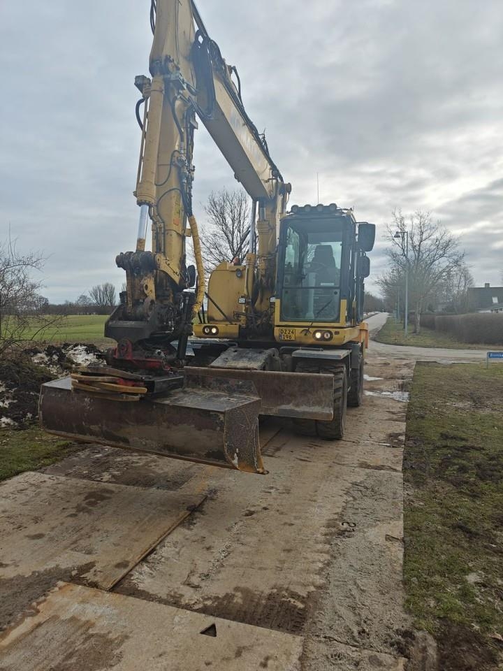 Komatsu PW148-10
