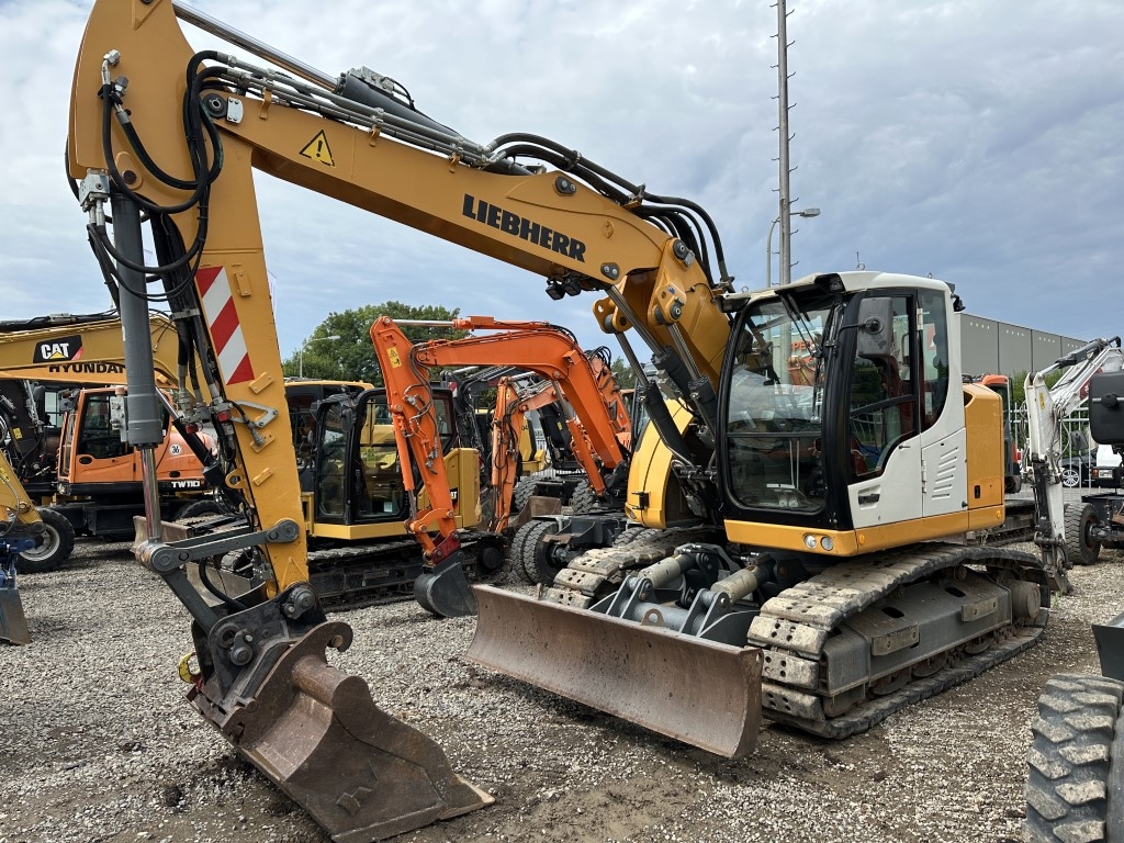 Pelle sur chenilles Liebherr R 914 Compact Litronic netto 72.000 EUR — occasion 2017, 5 252 h