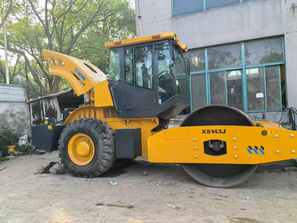 XCMG XS 143 J