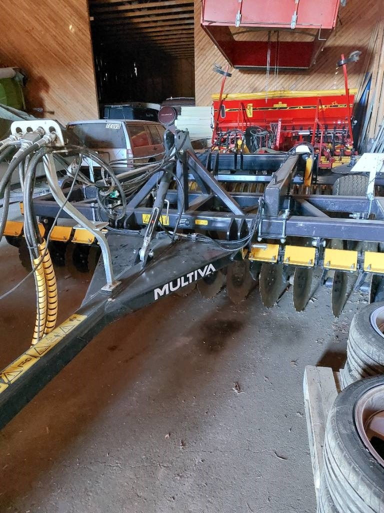 Multiva Discmaster 350 levyjyrä hinattava