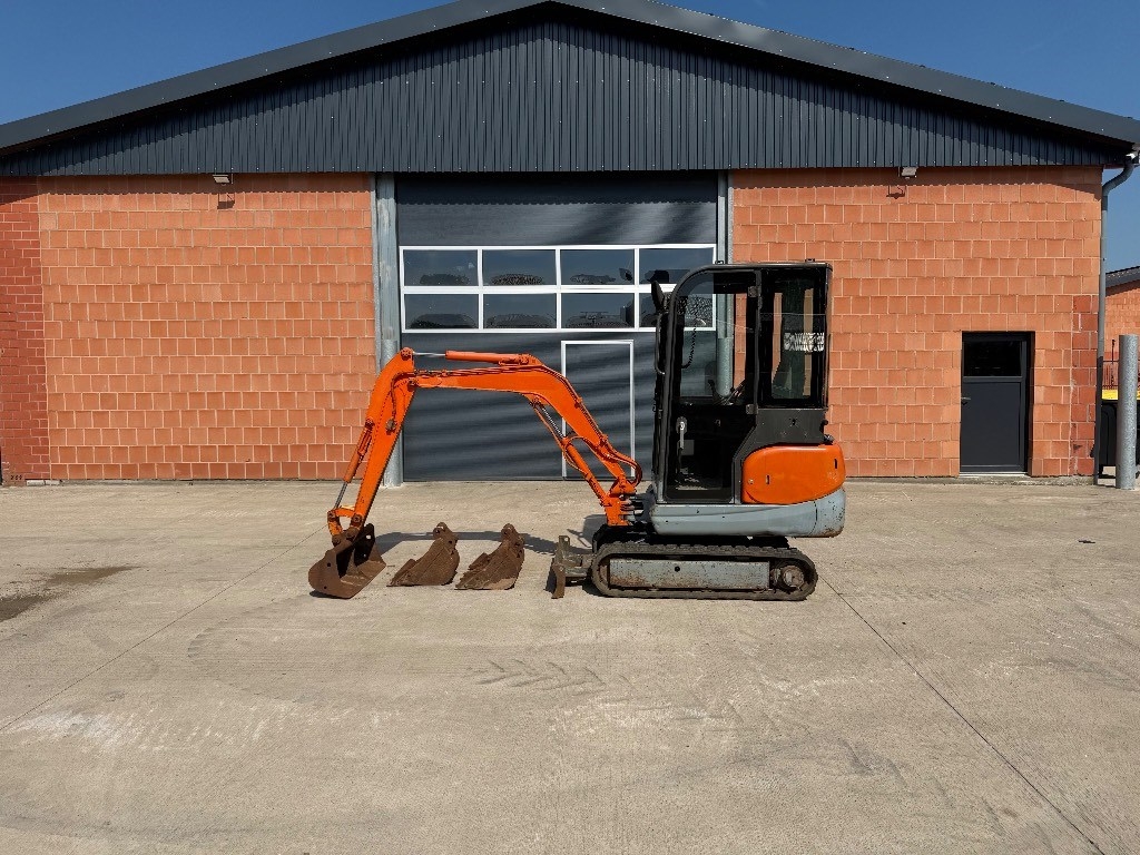 Mini-pelle Case CX 16 B — occasion 2005, 2 712 h