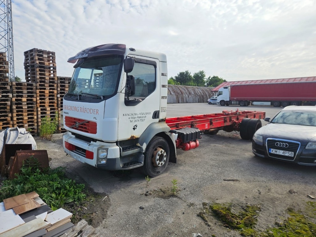 Camion fourgon Volvo FL240 — occasion 2007