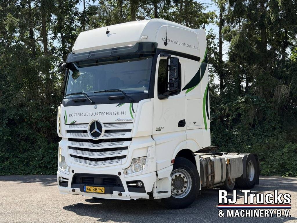 Mercedes-Benz ACTROS 2442 Gigaspace 6x2 - Lift Axle | 2x Tank |