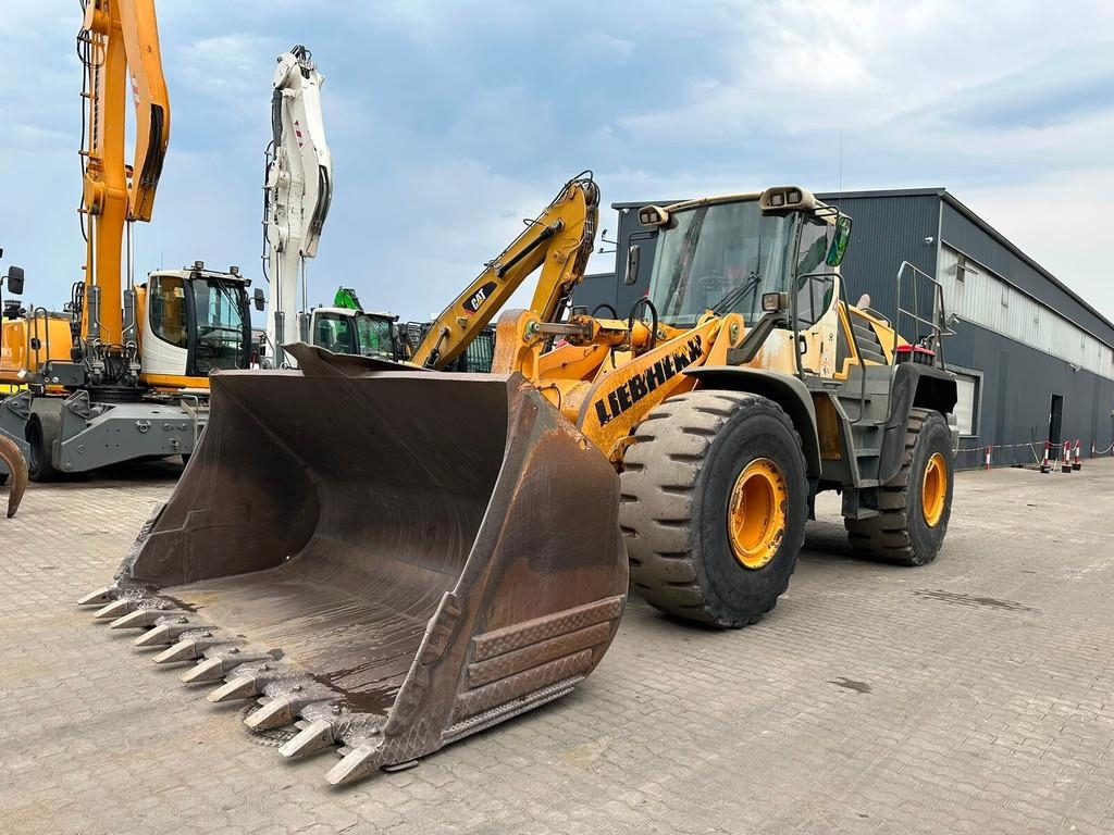 Chargeuse sur pneus Liebherr L580 / AC / Waage / ZSA — occasion 2011, 19 388 h