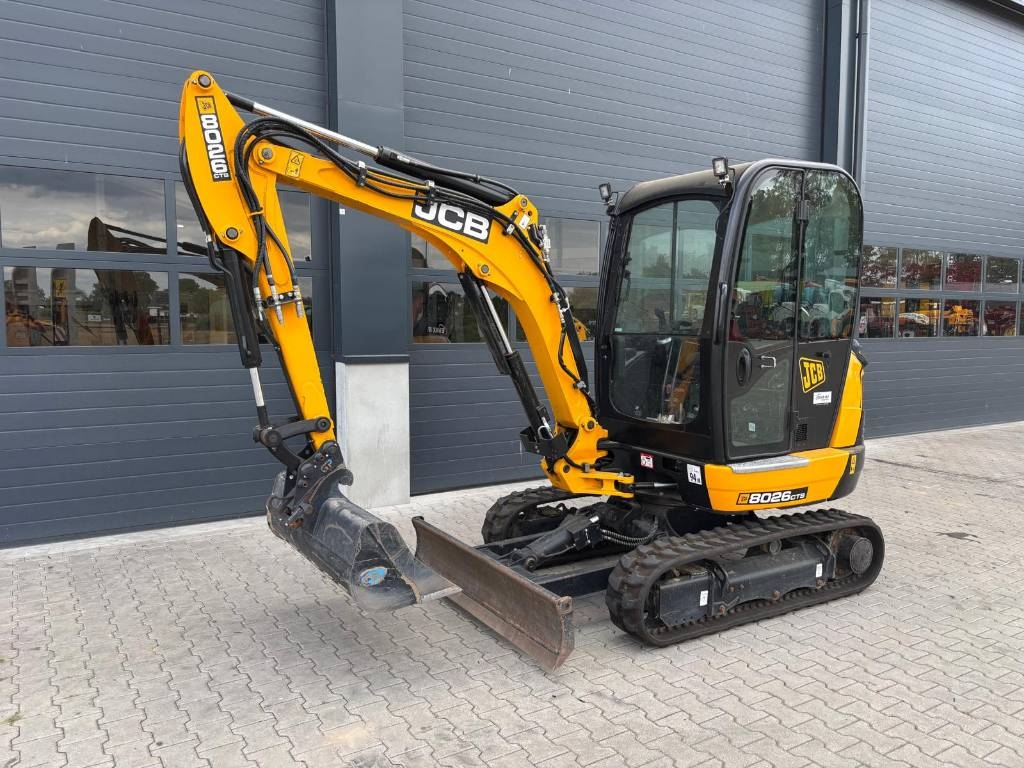 JCB 8026