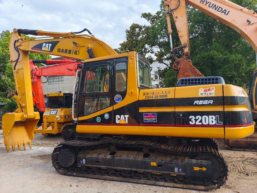Pelle sur chenilles Caterpillar 320 B L — occasion 2018, 3 800 h