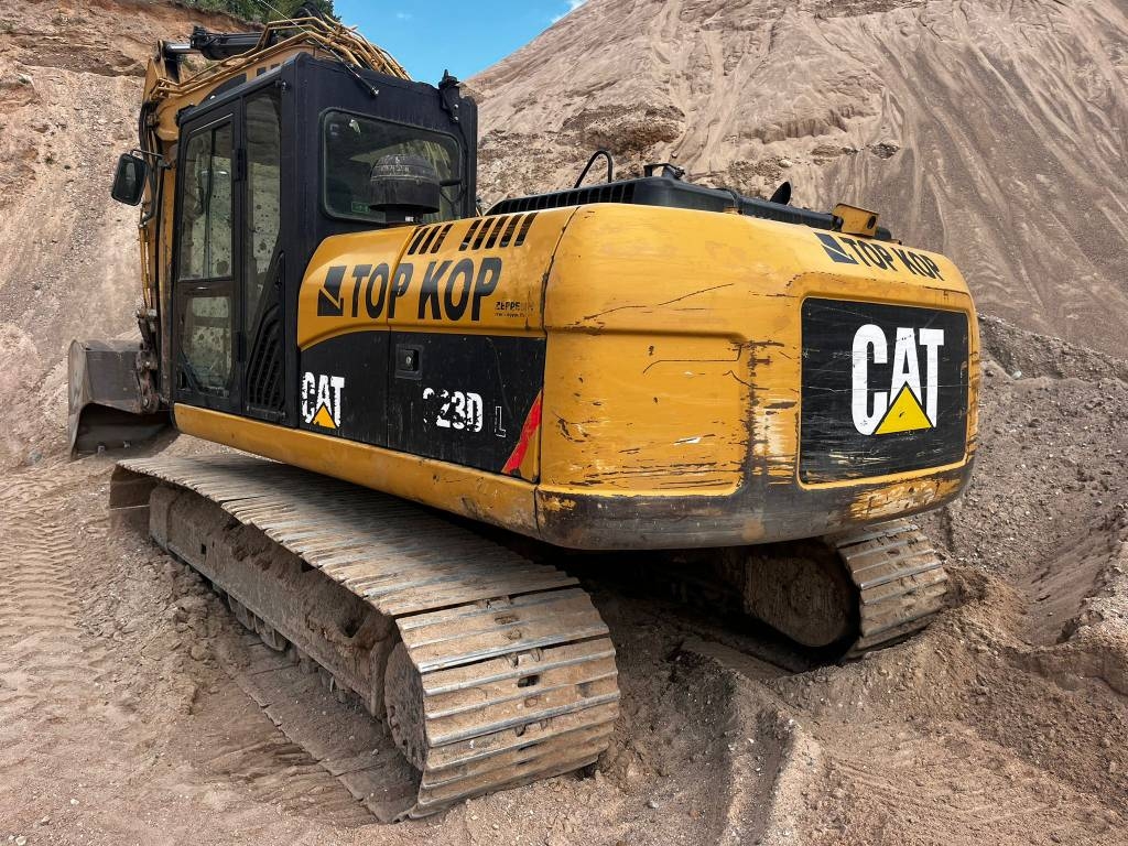 CAT 323 D L