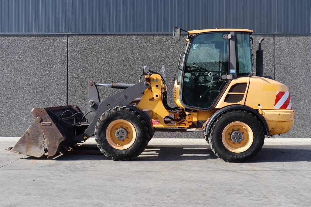 Volvo L 28 F