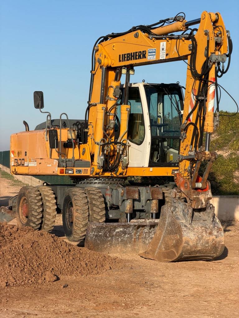 Liebherr A 900 C Litronic
