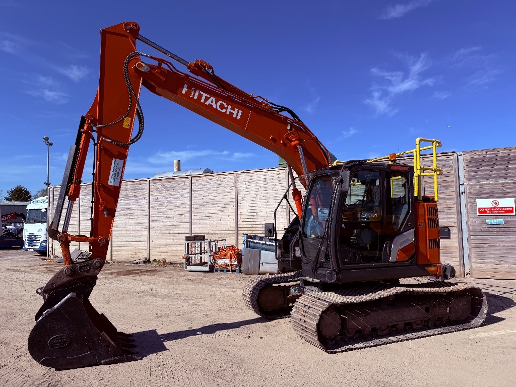 Hitachi ZX 135 US-7