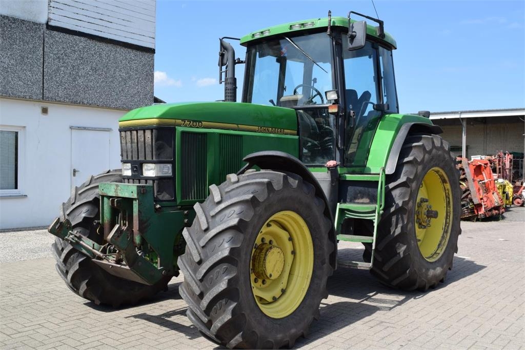 John Deere 7700