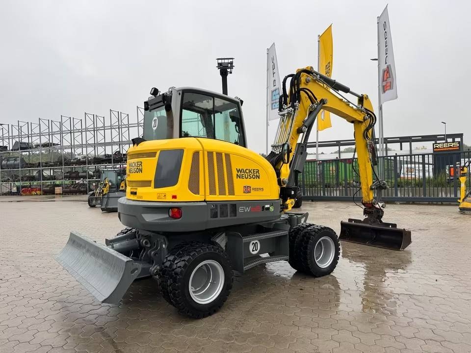 Pelle sur pneus Wacker Neuson EW 65 — occasion 2022, 1 500 h