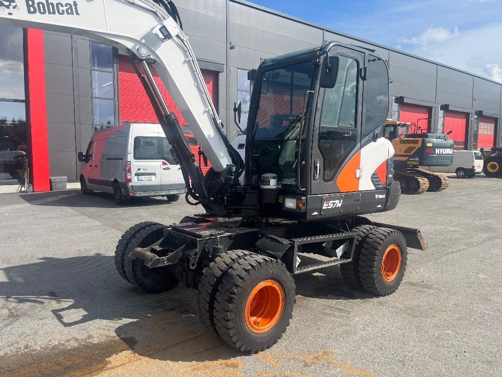 Bobcat E 57 W / Engcon、铲斗、润滑脂、加热器 kuva 2